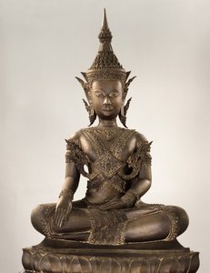 शाही पोशाक में आदमकद बुद्ध (कांस्य)