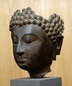 बुद्ध के सिर नीचे देख रहे हैं, लैन ना संस्कृति (कांस्य)