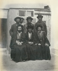 भूमध्य होटल, यरूशलेम के आंगन में 7 पोलिश यहूदियों का समूह, 1867