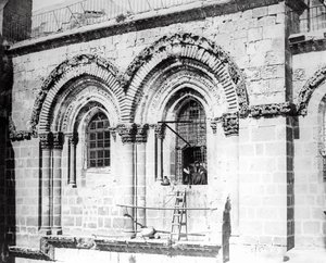 1865 में चर्च ऑफ द होली सेपल्चर के साउथ फेस में विंडो