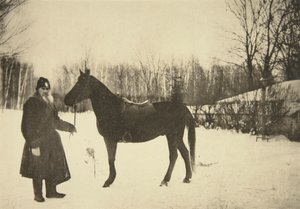 रूस के लेखक लियो टॉल्स्टॉय एक घोड़े के साथ, यासनाया पोलीना, तुला, रूस, 1905 के पास। द्वारा सोफिया एंड्रीवाना टॉल्स्टया