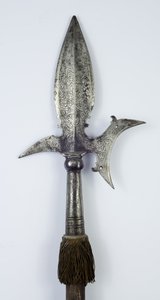 Halberd (स्टील, लकड़ी और कपड़े)