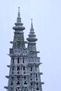 बेलटावर स्पियर्स का विवरण (फोटो) द्वारा स्पेनिश स्कूल