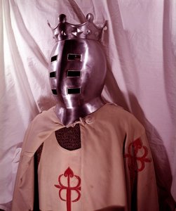 सैन्य सूट: सैंटियागो के सैन्य आदेश के एक सवार का कवच (San Jaime de la Espada or Santiago de l'Epee) द्वारा स्पेनिश स्कूल
