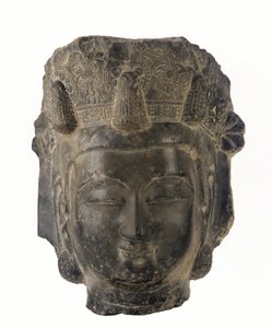 एक बोधिसत्व के प्रमुख, 581-618 (गहरे भूरे रंग का चूना पत्थर)