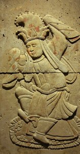 नर्तक, तांग राजवंश (618-907) के साथ टेराकोटा स्टील, शानक्सी प्रांत में खोजा गया, जियान में स्टेल्स वन संग्रहालय। फोटोग्राफी, लियोनार्ड डी सेल्वा, चीन, 2006। द्वारा तांग राजवंश चीनी स्कूल