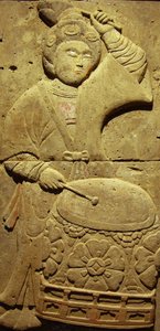 संगीतकार, तांग राजवंश (618-907) के साथ टेराकोटा स्टील, शानक्सी प्रांत में खोजा गया, जियान में स्टेल्स वन संग्रहालय। फोटोग्राफी, लियोनार्ड डी सेल्वा, चीन, 2006। द्वारा तांग राजवंश चीनी स्कूल