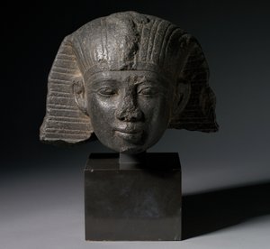 एक राजा, 21 वें या 22 वें राजवंश का प्रमुख, c.1069-715 ई.पू. द्वारा तीसरा मध्यवर्ती काल मिस्र