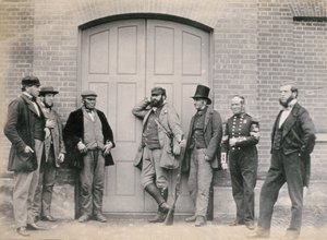 हॉल्कम हॉल, नॉरफ़ॉक में कर्मचारी, c.1863 (एल्बम प्रिंट द्वारा थॉमस हारकोर्ट पॉवेल