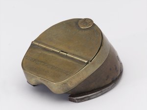 कैप्टन विलियम टायरविट ड्रेक, रॉयल हॉर्स गार्ड्स, c.1829 (इंकवेल, हॉर्स हूफ) से संबंधित हॉर्स खुर इंकवेल