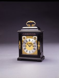 विलियम और मैरी लघु हड़ताली ब्रैकेट घड़ी, नहीं। 226, c.1690-95 (आबनूस और धातु)