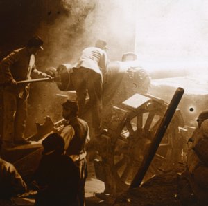 155 तोप एक्शन में, अर्रास, उत्तरी फ्रांस, 1915 द्वारा अज्ञात