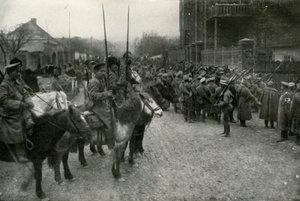 ए कोसैक पैट्रोल और रूसी इन्फैंट्री, 1919। द्वारा अज्ञात