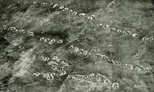 ए इन्फैंट्री अटैक अक्रॉस नो मैंस लैंड, 1919। द्वारा अज्ञात