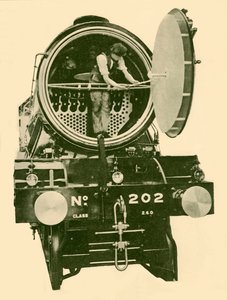स्मोक-बॉक्स ओपन के साथ एक लंदन और उत्तर पूर्वी मिश्रित इंजन इंजन, c1930। द्वारा अज्ञात