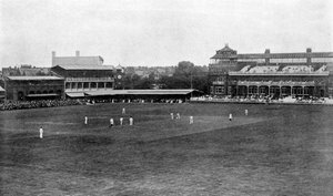 लॉर्ड्स क्रिकेट ग्राउंड, लंदन में 1912 में क्रिकेट मैच चल रहा है द्वारा अज्ञात