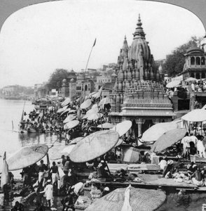 1900 के दशक में बनारस वाराणसी, भारत में गंगा पर एक मंदिर और घाट द्वारा अज्ञात