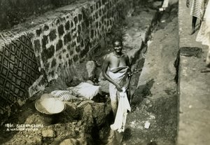 20 वीं सदी में एक वॉशरवूमन, सिएरा लियोन द्वारा अज्ञात