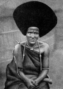 बेजा नील या बग्गारा लोगों की एक महिला, इथियोपिया, अफ्रीका, 1922 द्वारा अज्ञात