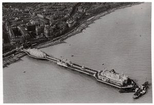 ईस्टबॉर्न का हवाई दृश्य, ससेक्स, एक ज़ेपेलिन, 1931 1933 से द्वारा अज्ञात