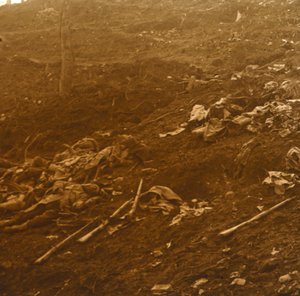 हमले के बाद, लेस ,पारेस, उत्तरी फ्रांस, 1915। द्वारा अज्ञात