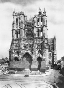 एमींस कैथेड्रल, पिकार्डी, फ्रांस, 1918 द्वारा अज्ञात