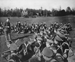 पार्क्स, ऑक्सफोर्ड, 1915 में एक ओपन-एयर व्याख्यान द्वारा अज्ञात