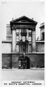 प्राचीन गेटवे, सेंट बार्ट्स अस्पताल, लंदन, c1920s द्वारा अज्ञात