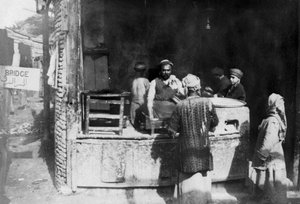 अरब कुक, अलेप्पो रोड, बगदाद, इराक, 1917-1919 द्वारा अज्ञात