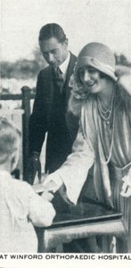 विनफोर्ड ऑर्थोपेडिक अस्पताल में, 1928 1937 द्वारा अज्ञात