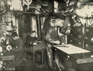 समुद्र के तल पर। 1919 में एक पनडुब्बी के वार्डरोब में। द्वारा अज्ञात