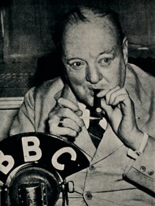 संयुक्त राज्य अमेरिका में माइक्रोफोन में, 1943, 1945। द्वारा अज्ञात
