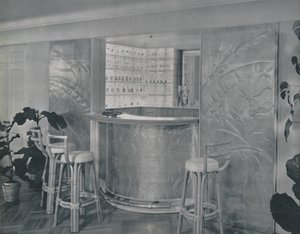 मिस्टर एंड मिसेज माइल्स ग्रे के घर में बार, 1942। द्वारा अज्ञात