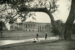 बैरकपुर हाउस, नॉर्थ फ्रंट, 1870, 1925। द्वारा अज्ञात