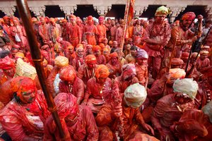 नंदगांव नंदगांव में होली मनाते बरसाना के ग्रामीण द्वारा अज्ञात