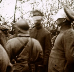 ब्लाइंडफोल्डेड सैनिक, नवंबर 1918 द्वारा अज्ञात