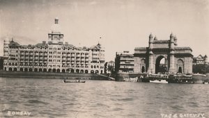 बॉम्बे - ताज एंड गेटवे, c1930। द्वारा अज्ञात