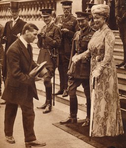 नागरिकता में बहादुरी: राजा और रानी के साथ हंसी, 1920 या 1930 के दशक 1935 द्वारा अज्ञात