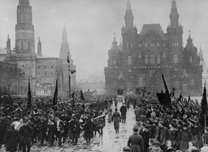 1925 में मास्को में अक्टूबर क्रांति की 8वीं वर्षगांठ के अवसर पर समारोह। द्वारा अज्ञात