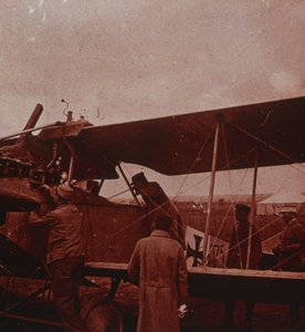 पायलट के साथ विमान की जाँच, 1916 द्वारा अज्ञात