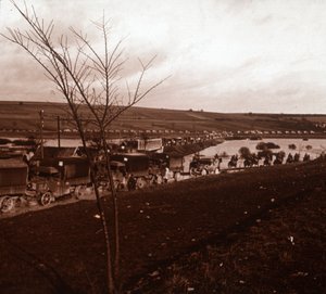 ट्रकों का कॉलम, वर्दुन, उत्तरी फ्रांस, c1914-c1918 द्वारा अज्ञात