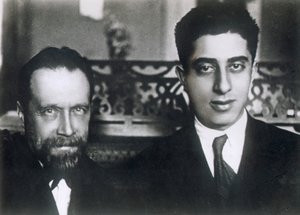 संगीतकार निकोलाई मायस्कॉव्स्की और अराम खचाचुरियन, 1933 द्वारा अज्ञात
