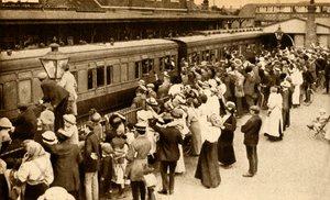 प्रथम विश्व, युद्ध, ब्रिटेन, 1914, 1933 में लड़ने के लिए छोड़ रहे सैनिकों को लहराते हुए भीड़। द्वारा अज्ञात
