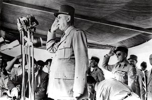 अल्जीरिया में डी गॉल, मई 1958 द्वारा अज्ञात