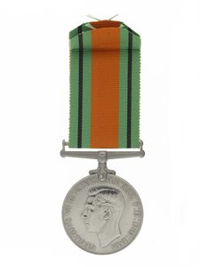 रक्षा पदक 1939-45 (निकल और रेशम) द्वारा अज्ञात