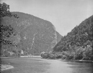 डेलावेयर वाटर गैप, मोनरो काउंटी, पेन, सी 1897। द्वारा अज्ञात