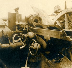 नष्ट तोप, c1914-c1918 द्वारा अज्ञात