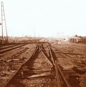 रेल पटरियों को नष्ट कर दिया, Roeselare, Flanders, बेल्जियम, c1914-c1918 द्वारा अज्ञात