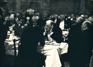 बर्लिंगटन हाउस, 1932, 1945 में डाइनिंग आउट। द्वारा अज्ञात