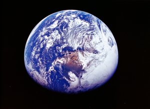 अंतरिक्ष यान से पृथ्वी, अंतरिक्ष यान अपोलो 16 द्वारा फोटो, 16 अप्रैल 1972 द्वारा अज्ञात